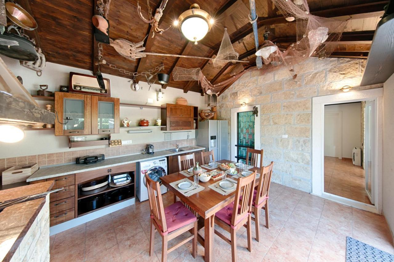 Villa Luci Pucisca Buitenkant foto